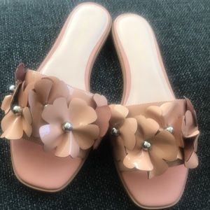 Avec les filles slippers